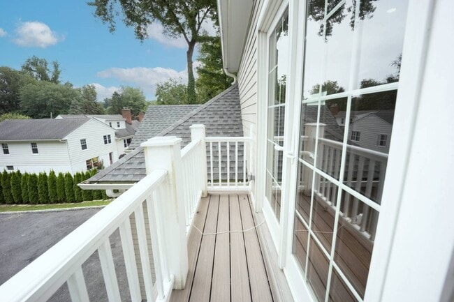 Building Photo - 1 Kewanee Rd