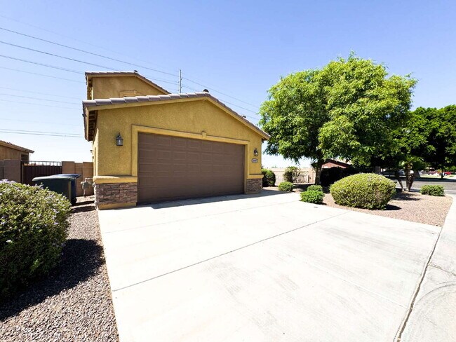 Building Photo - Spacious 4-Bed, 3-Bath Gem with 1804 Sq. F...