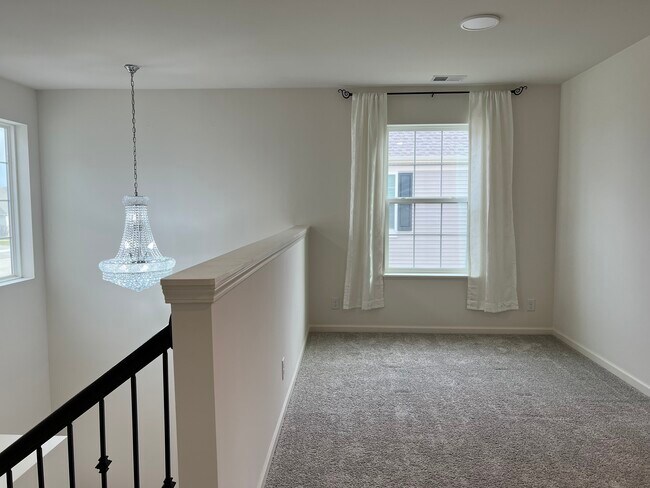 Building Photo - 1231 Hawk Hollow Dr