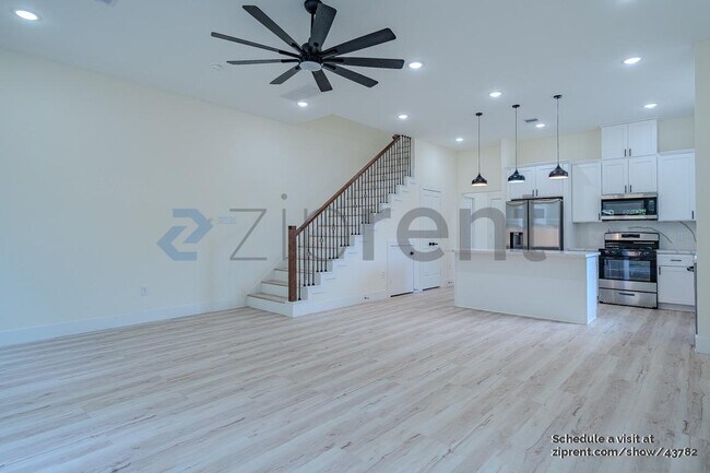 Building Photo - 7002 Sidney St