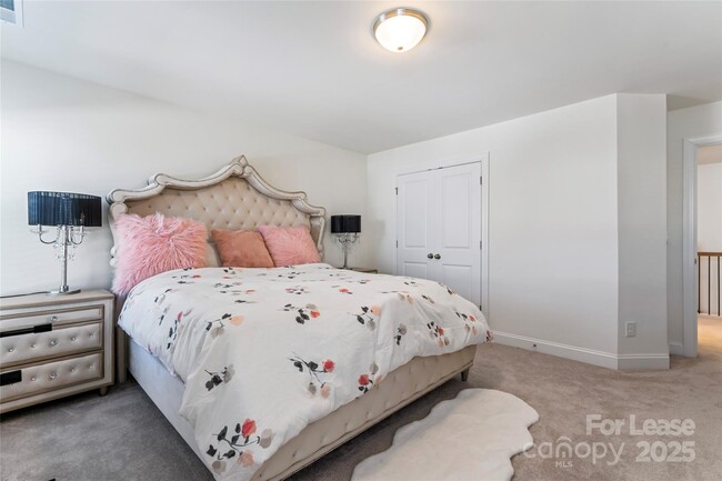 Building Photo - 116 Farrier Ln