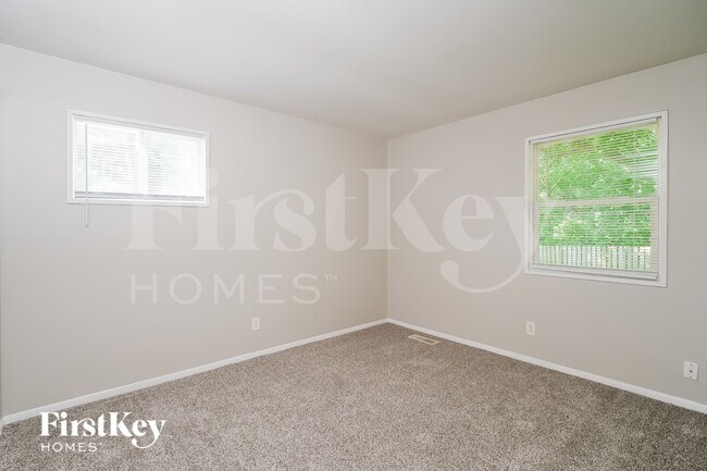 Building Photo - 4315 Standish Dr