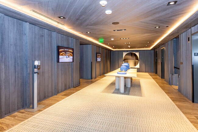 Building Photo - 1000 Auahi St