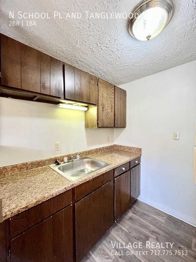 Building Photo - 307 N School Pl