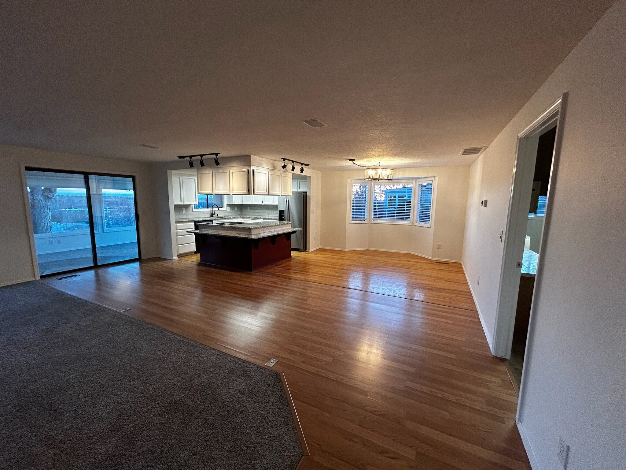 Building Photo - 454 N Pebble Beach Way