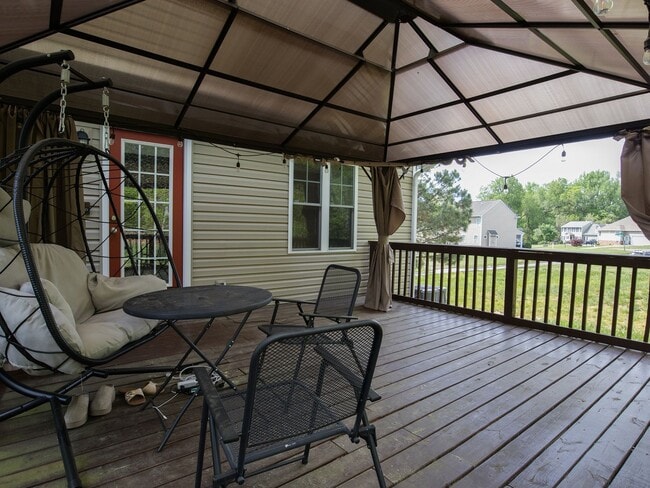 Building Photo - Stunning Shaker-Style 4-Bedroom Home in Chesterfield | Granite & Hardwoods!