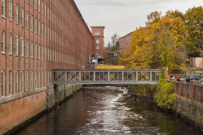 Primary Photo - 100 Main St