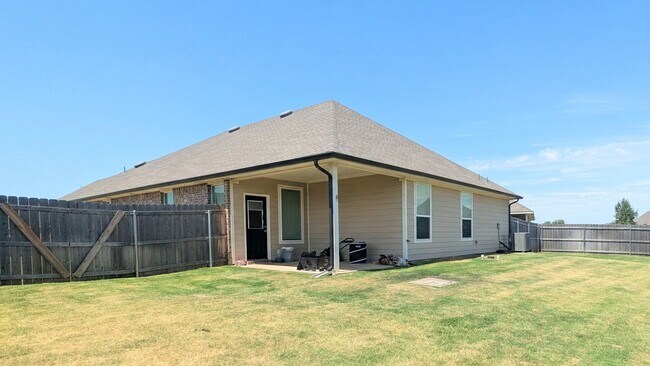 Building Photo - 2716 Tracy’s Mnr