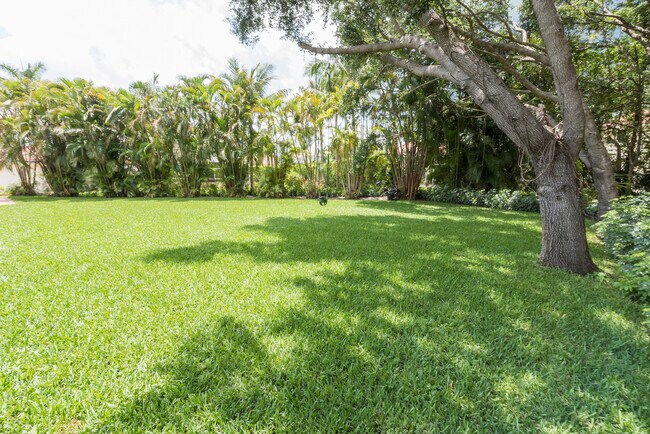 Building Photo - Live the Resort Life in Boca Raton - AVAIL...