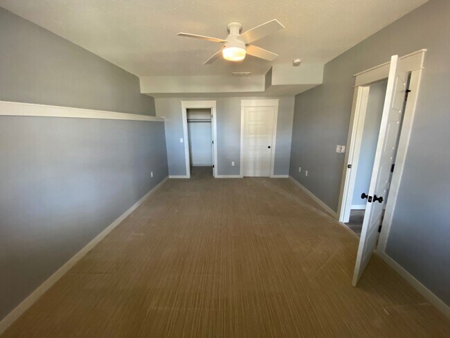 Building Photo - 418 Freemont Drive