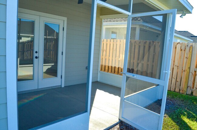 Building Photo - Savannah Station 3 Bedroom 2 Bath