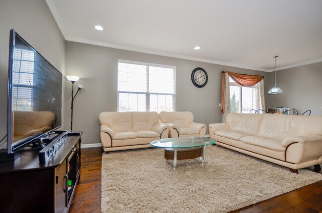 Building Photo - 2725 Blakely Ln