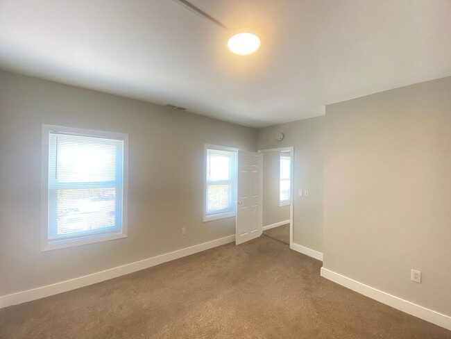 Building Photo - 7 Commercial St