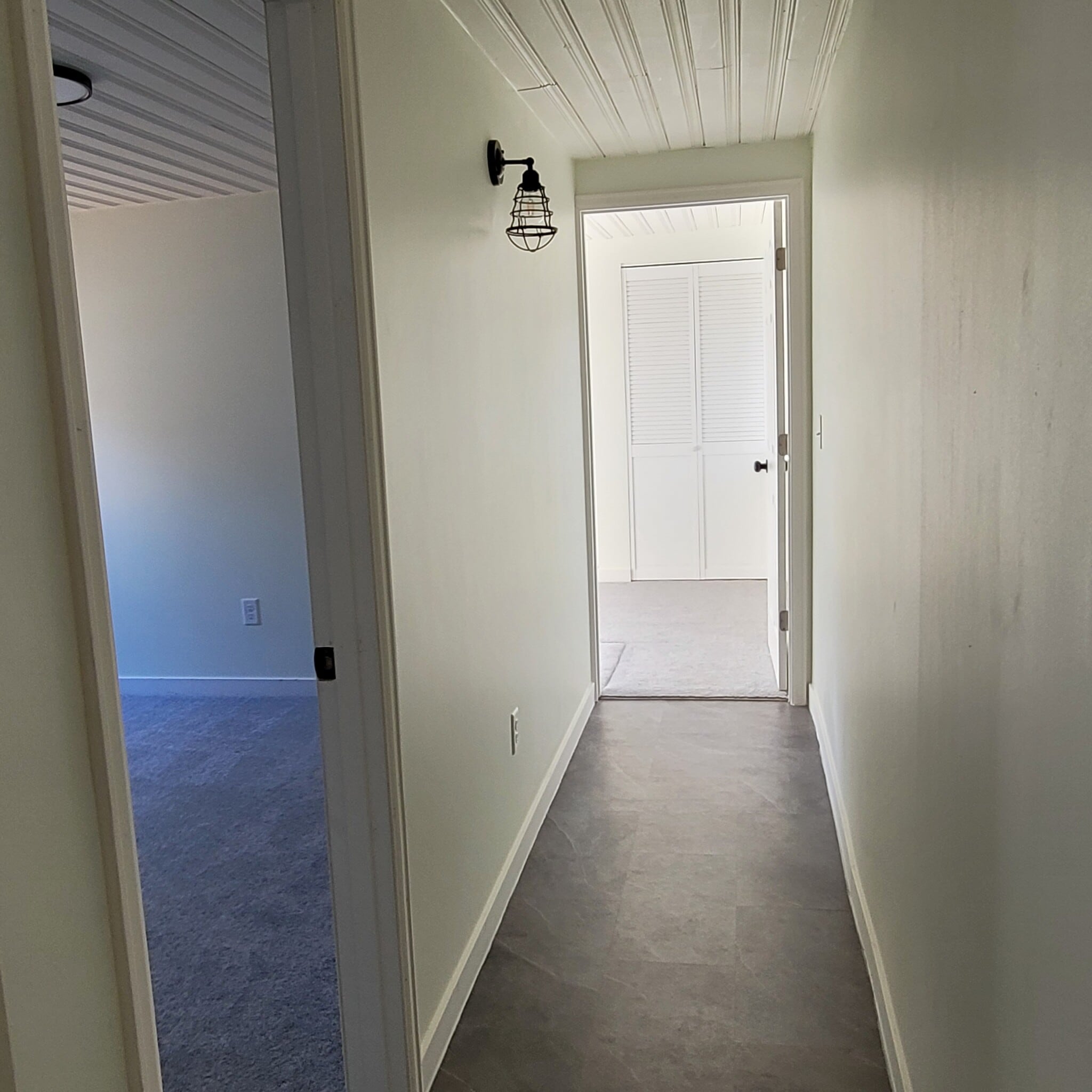 hall to bedrooms - 864 N Pine St