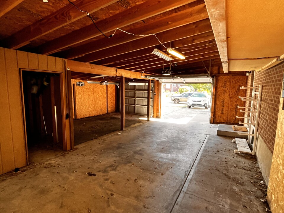 Building Photo - 1547 E Lanebrook Ln