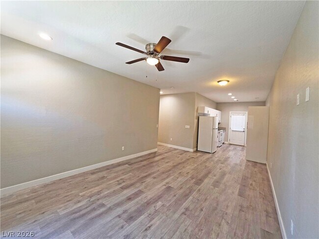 Building Photo - 1121 Sixshooter Ave
