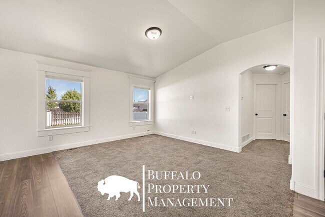 Building Photo - 4211 Roy Cir