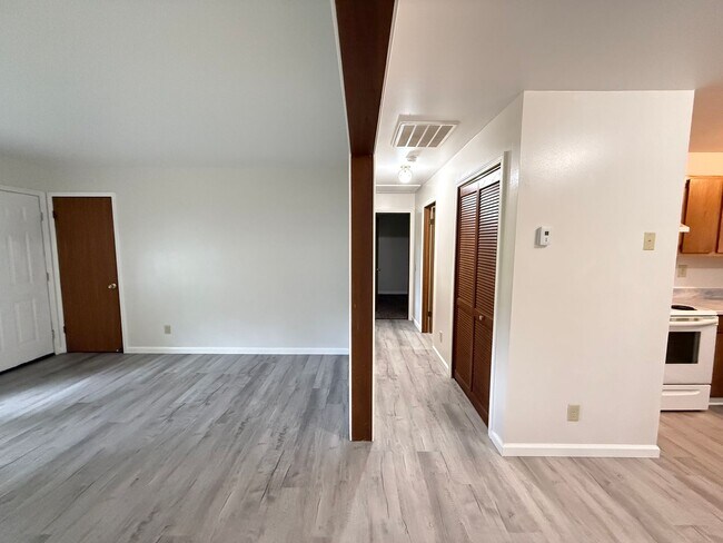 Building Photo - 8694-8696 Stoney Lake Rd