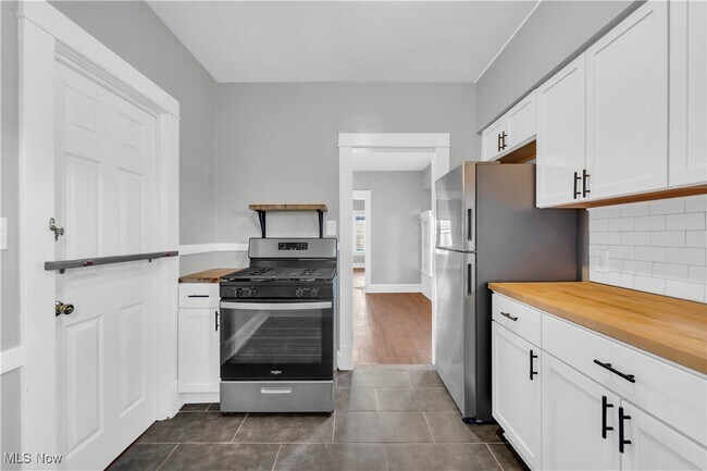 Building Photo - 1239 W 115th St