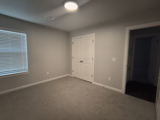 Building Photo - 2832 Wild Rose Ln