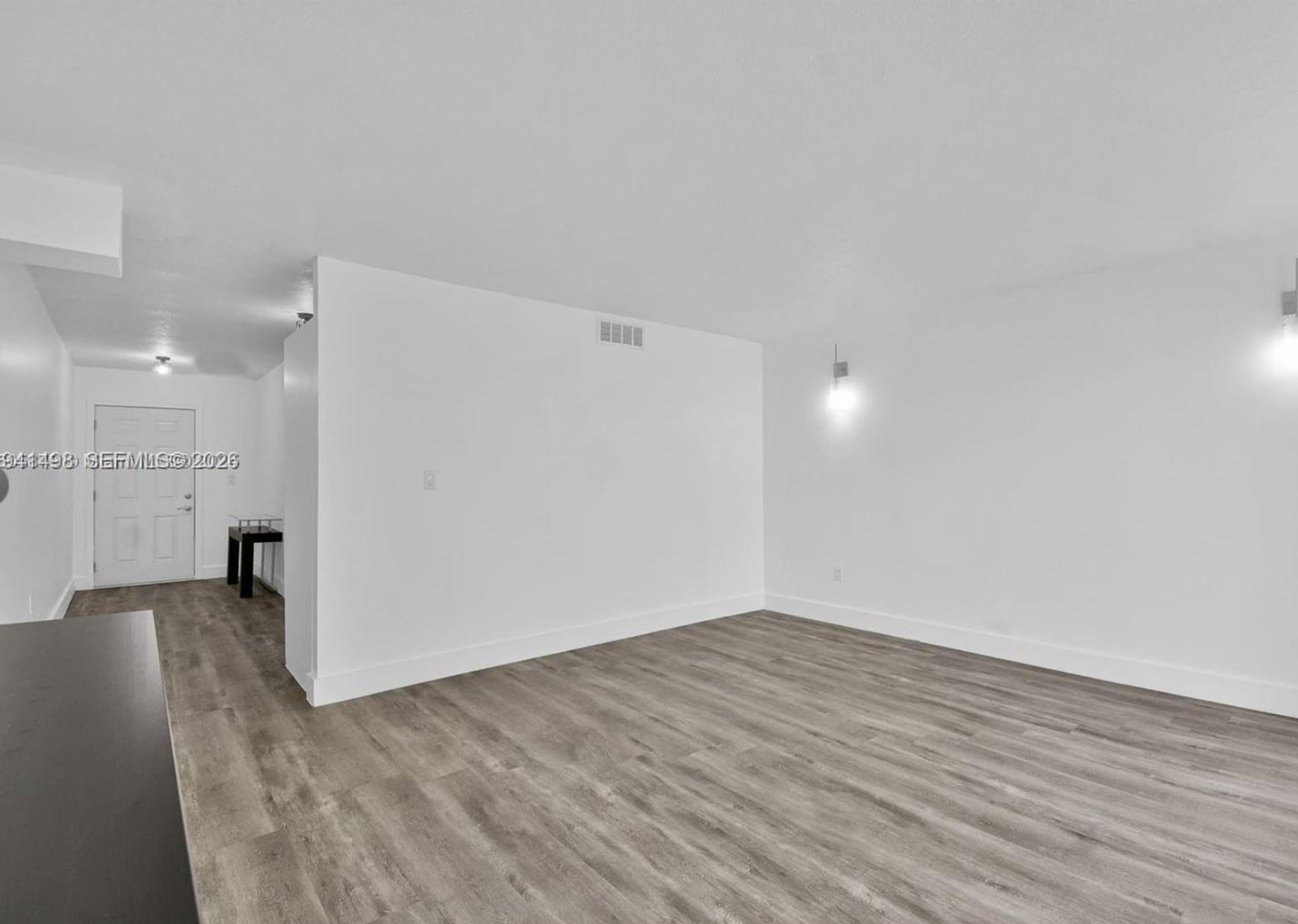 Building Photo - 9371 Fontainebleau Blvd