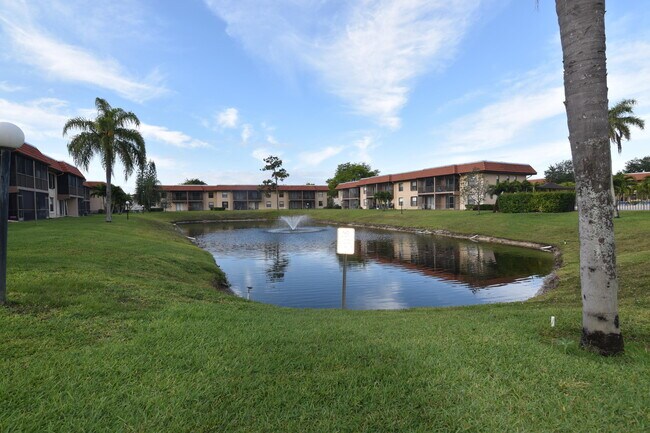 Building Photo - 21895 Lake Forest Cir