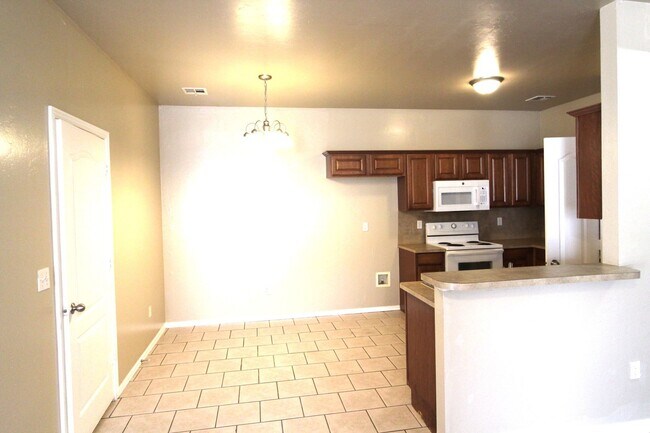 Building Photo - 4508 SE 77th St