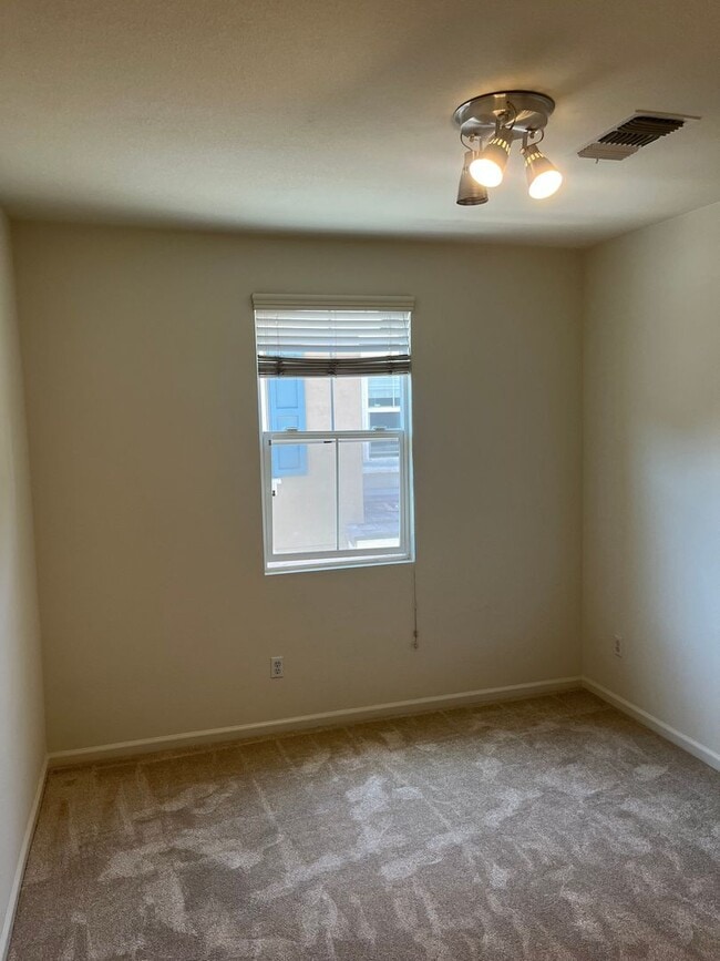 Building Photo - Bright Corner 3BD/3BA Townhome Near BART & Great Mall!