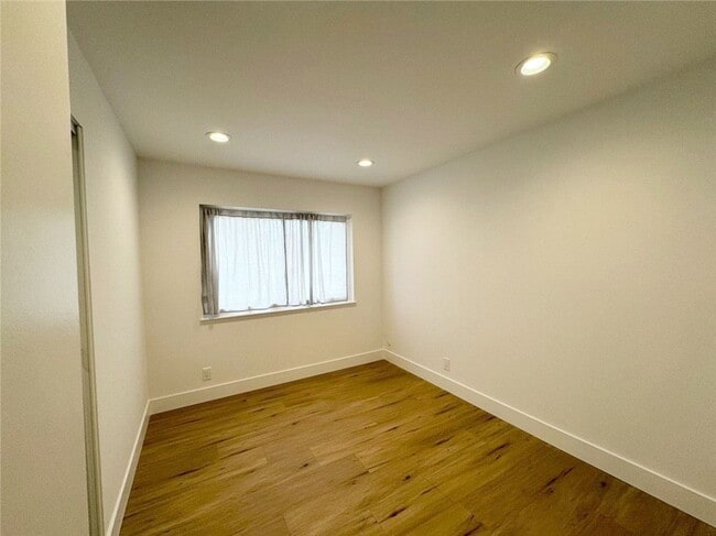 Building Photo - 8238 Henderson Green