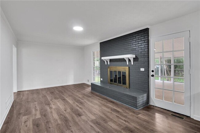 Building Photo - 2371 Holly Springs Rd