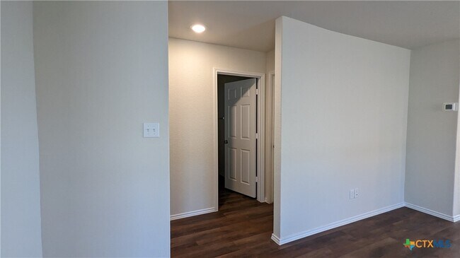 Building Photo - 521 Autumn Blaze