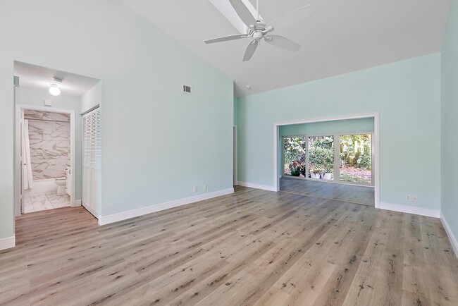 Building Photo - 10808 SE Sea Pines Cir