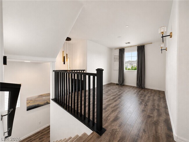 Building Photo - 372 Ambitious St