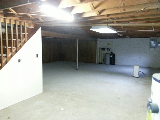 Building Photo - 999 Churchtown Rd