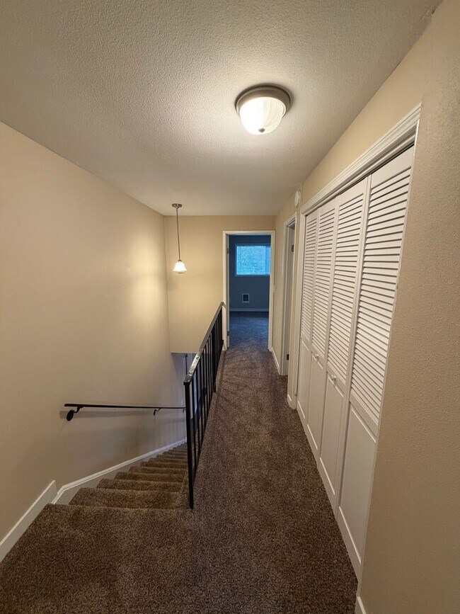 Building Photo - Sunnyside Duplex