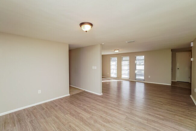 Building Photo - 11115 Areca Dr