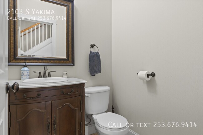 Building Photo - 2103 S Yakima-