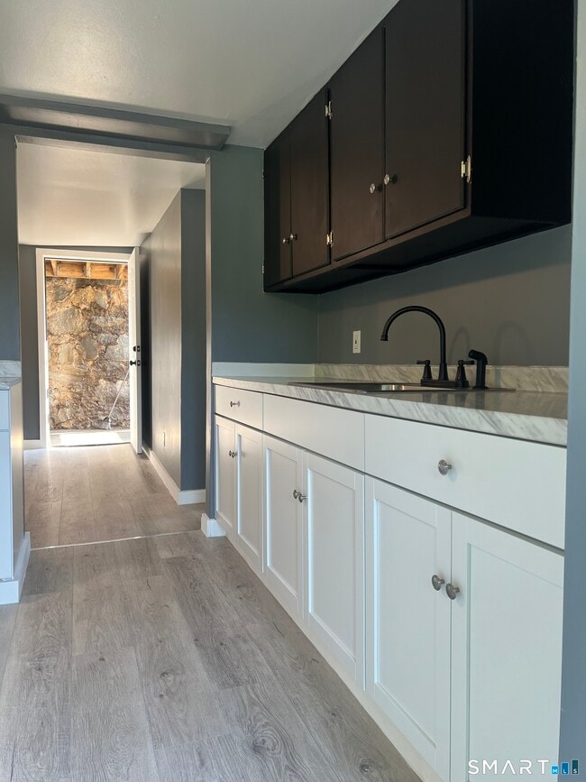 Building Photo - 90 Aetna St