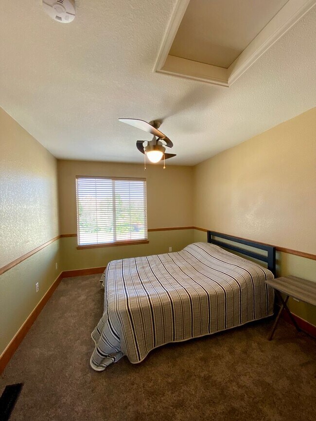 Building Photo - Immaculate 4 bed 3.5 Bath with Mountain Views and Unique Amenities!  Pet Friendly! Desirable 80922!