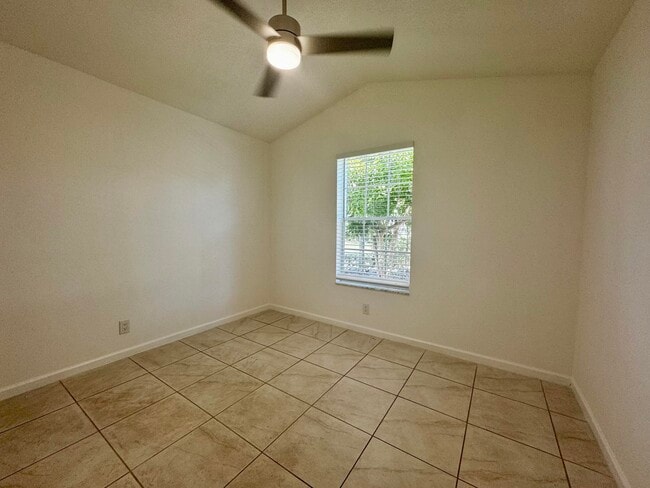 Building Photo - 2014 Normandy Cir