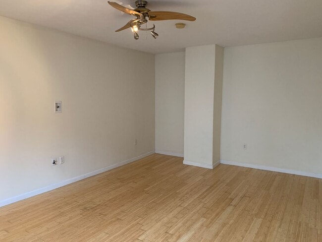 Building Photo - Beautiful 3bed/2.5 bath in Southside