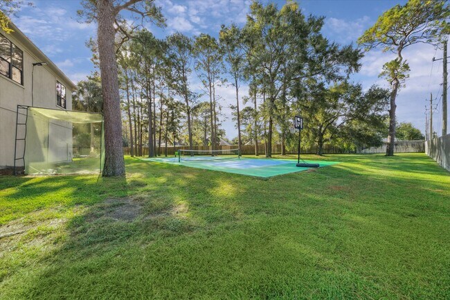 Building Photo - 600 Royal Oaks Dr