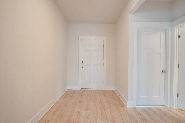 Building Photo - Holiday Sunshine! Deer Run 4BR/3BA Home – ...