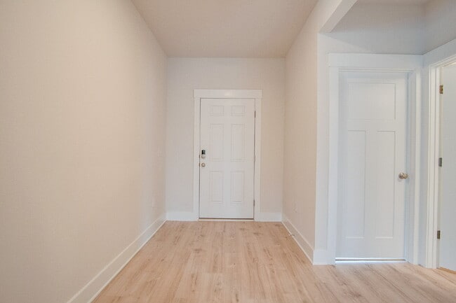 Building Photo - Holiday Sunshine! Deer Run 4BR/3BA Home – Solar, Community Pool & ½ Deposit for Active Military