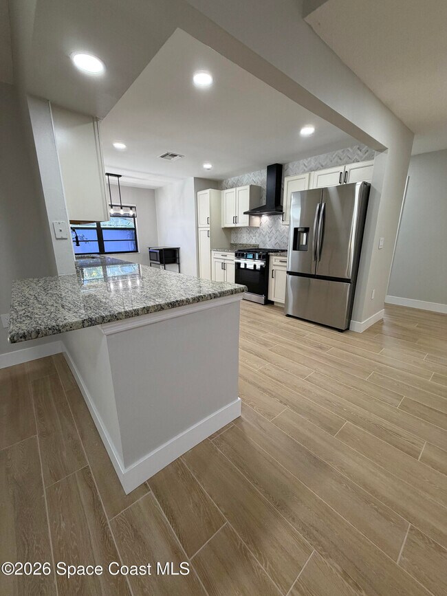 Building Photo - 845 Juniper Cir