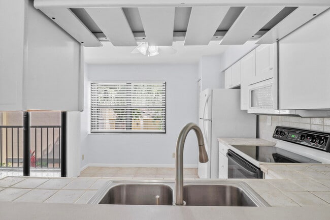 Building Photo - 3961 SW Greenwood Way