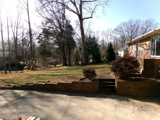 Building Photo - 507 Valleyview Dr