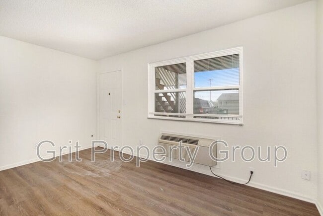 Building Photo - 6924 N Olive St