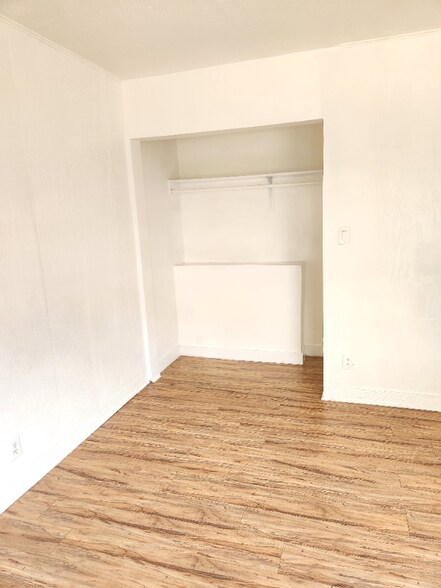 Building Photo - 2032 Vista Del Mar Ave