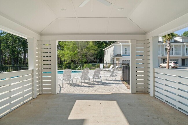 Building Photo - 232 Kara Lake Dr